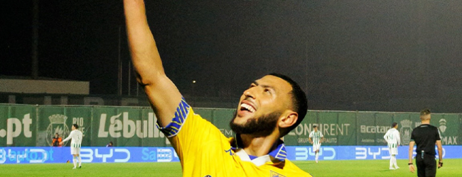 ‘Hat-trick’ de Begraoui sustenta goleada de 4-0 do Estoril Praia frente ao Rio Ave em Vila do Conde
