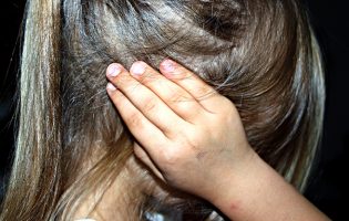 5 anos de prisão para homem que agrediu mulher e filha na Póvoa de Varzim, Elvas e Estremoz