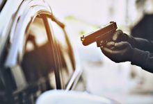 Dupla armada assalta casal de idosos à porta de entrada da garagem do prédio em Vila do Conde