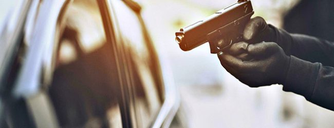 Dupla armada assalta casal de idosos à porta de entrada da garagem do prédio em Vila do Conde