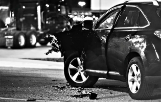 Acidente entre dois carros na A28 em Matosinhos causa dois mortos e três feridos ligeiros