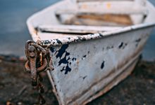 Barco que naufragou no passado sábado no rio Douro encontrado na praia de Vila do Conde