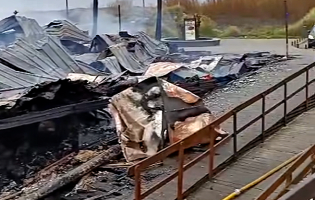 Incêndio destrói por completo restaurante de praia na marginal de Labruge em Vila do Conde