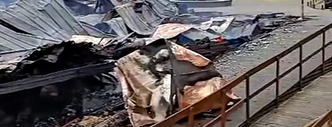Incêndio destrói por completo restaurante de praia na marginal de Labruge em Vila do Conde