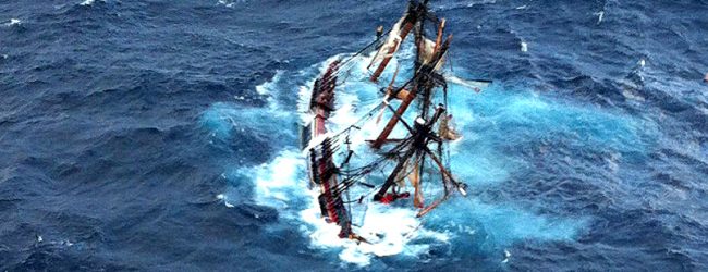 8 pescadores resgatados com vida após naufrágio de barco ao largo do porto da Póvoa de Varzim