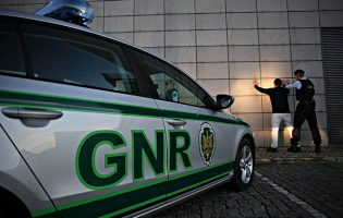 GNR detém jovem por tráfico de droga em Gaia e apreende 46 mil doses de cocaína e haxixe