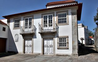 Roteiro de poeta e filósofo Antero de Quental assinalado em Ponta Delgada e em Vila do Conde