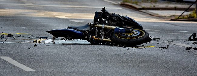 Dois feridos ligeiros após acidente de mota na freguesia de Rio Mau em Vila do Conde
