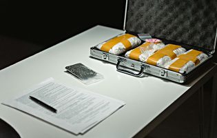GNR deteve seis homens e apreendeu 18 mil doses de droga em Guimarães e Famalicão