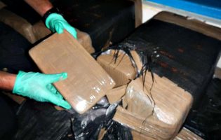 6 arguidos com penas de prisão entre 6 e 17 anos por importar cocaína através do Porto de Leixões