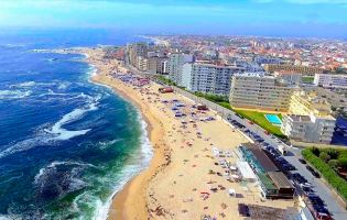 Câmara de Vila Nova de Famalicão oferece viagens às praias da Póvoa de Varzim por um euro