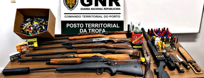GNR apreende 10 armas e mais de 800 munições na Trofa em contexto de violência doméstica