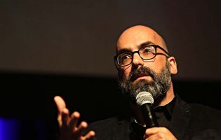 Escritor Valter Hugo Mãe é um dos convidados da Casa da Arquitetura para a FLIP+ no Brasil