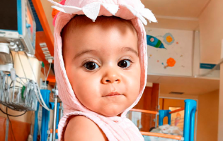 Bebé Áurea da Póvoa de Varzim faz hoje 9 meses e o melhor presente seria um dador de medula