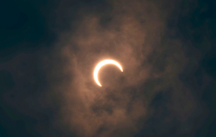 Portugal vê hoje pela primeira vez desde 1912 um eclipse total do Sol com a duração de 26 segundos