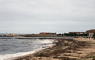 Praias sofreram “impactos significativos” devido ao mau tempo e 59% está abaixo das medidas