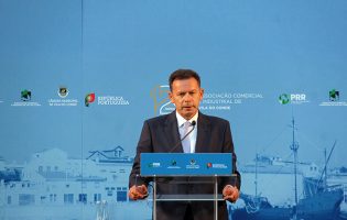Primeiro-ministro diz em Vila do Conde que Luís Neves está disponível para esclarecer Parlamento