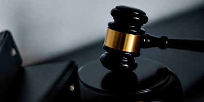 Ex-agente da PSP suspeito de liderar rede de tráfico de droga em silêncio no tribunal