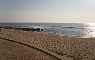 Fim de semana com temperaturas perto dos 30 graus promete encher praias da Póvoa de Varzim