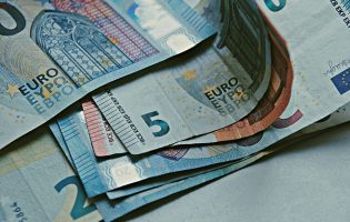 GNR apreende artigos contrafeitos avaliados em 40 mil euros à venda em loja de Vila do Conde
