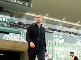 Rio Ave dispensa Sotiris Silaidopoulos e negoceia com treinador do Arouca Vasco Seabra